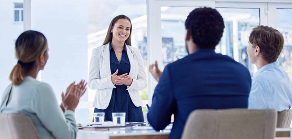 Explorer les marchés locaux et les souks dans différentes cultures