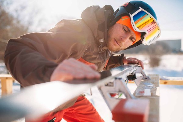Quels sont les bénéfices du ski pour les adolescents en colonie de vacances ?